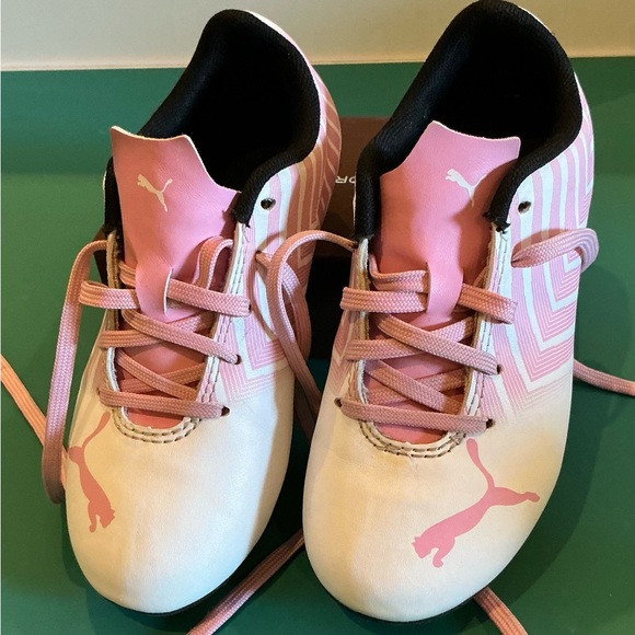 Puma Kids’ Tactto II FG/AG Jr White Pink Soccer Kleats Size 12 - Picture 1 of 3
